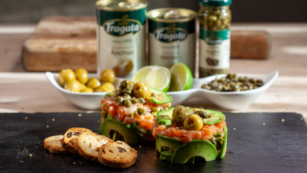 Tartar de salmón, aceitunas y alcaparras Fragata