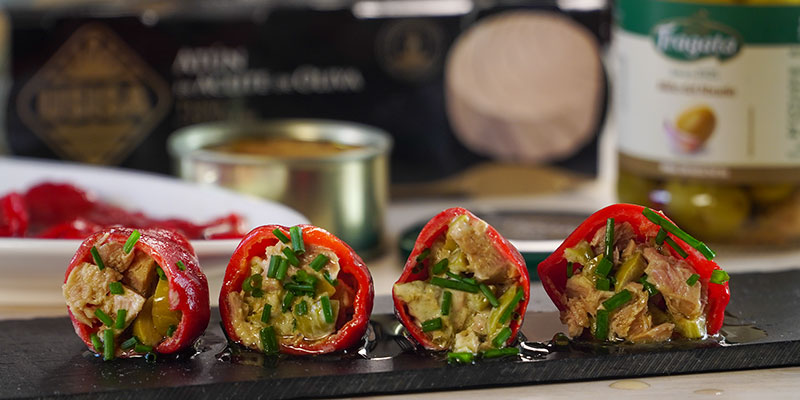 Pimientos del piquillo rellenos de aceitunas, atún y mayonesa ligera